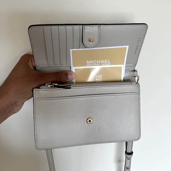 Michael Kors Small Jet Set Crossbody Purse - Picture 2 of 5